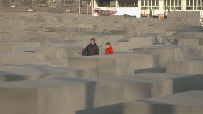 Mahnmal in Berlin: Was sagen Touristen zu 'Yolocaust'?