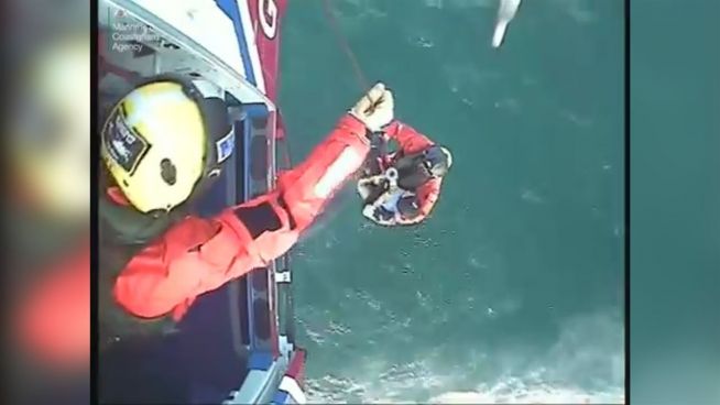 30 Stunden im Meer: Video zeigt dramatische Rettung