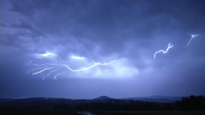 Unwetter in Deutschland: 'Blitzmarathon' im Erzgebirge