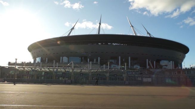 Vögel oder Korruption: Warum ist das Stadion kaputt?