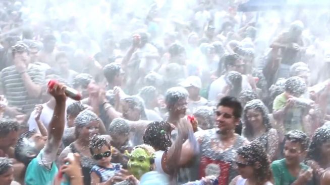 Überschäumend: Schaum-Karneval in Buenos Aires